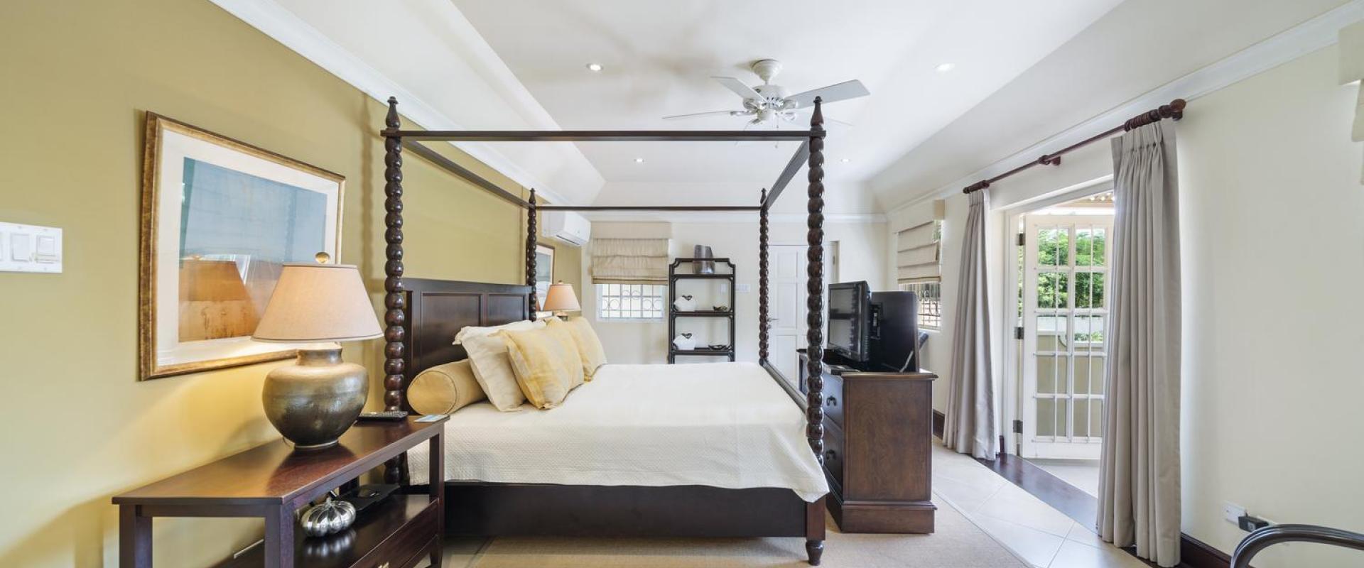 Tara Barbados 4 Bedroom Holiday Rental Villa Primary Bedroom with King Four Poster Bed